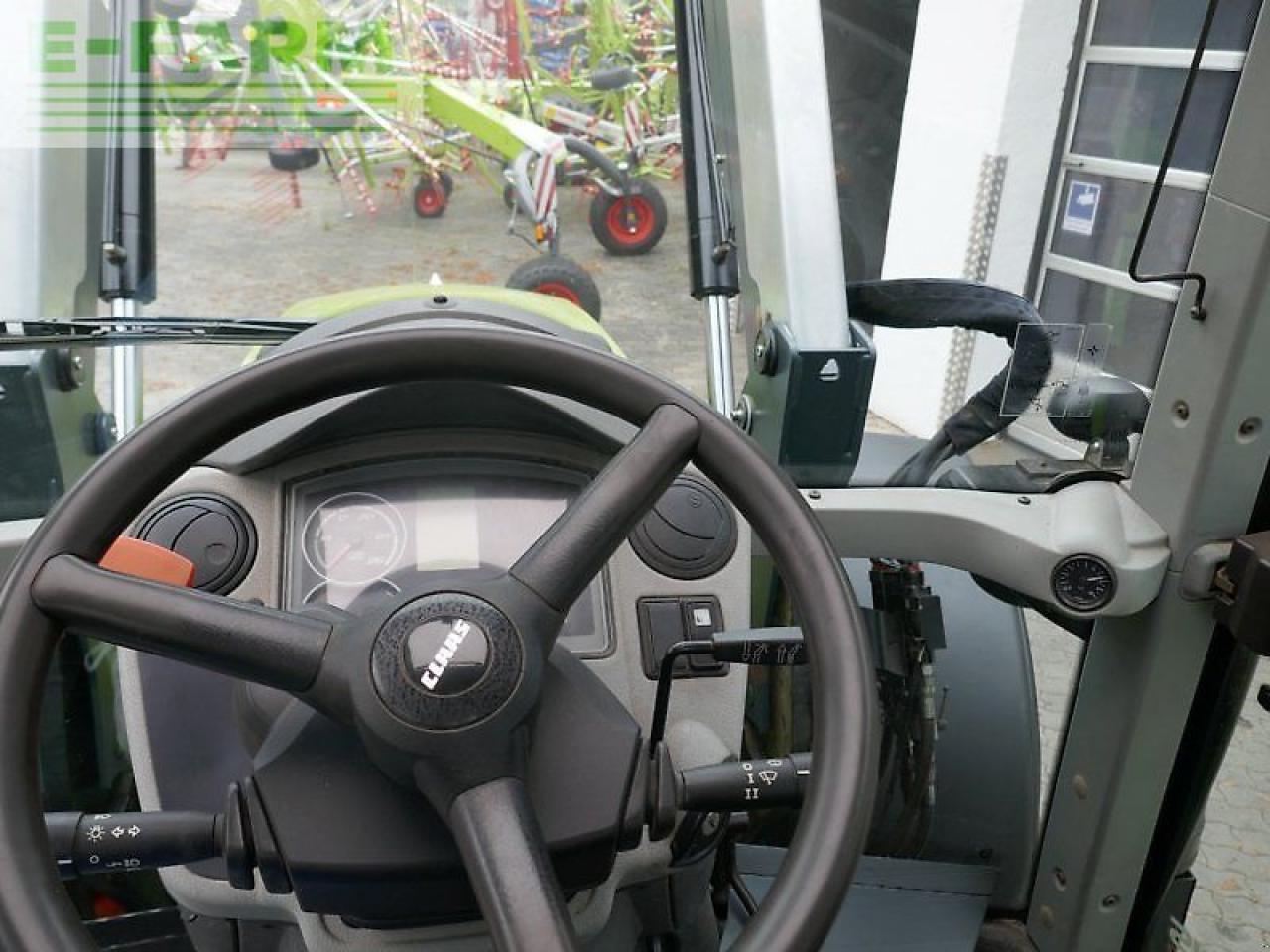 Tracteur agricole CLAAS arion 640 cebis