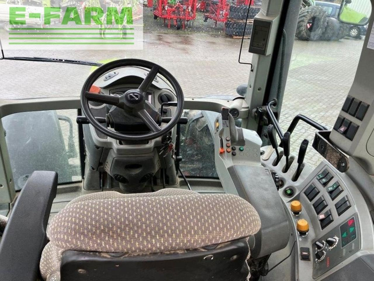 Tracteur agricole CLAAS arion 640 cis