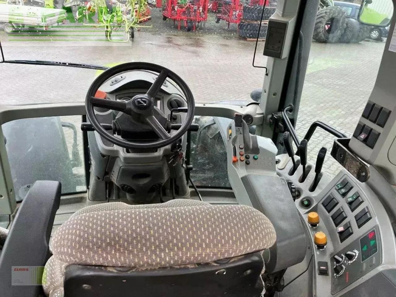 Tracteur agricole CLAAS arion 640 cis CIS