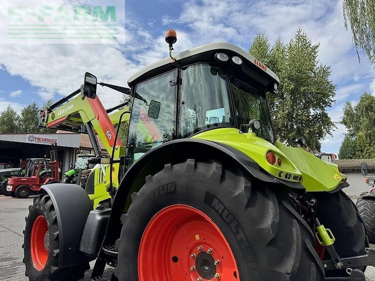 Tracteur agricole CLAAS arion 640 cis + quicke q65 CIS