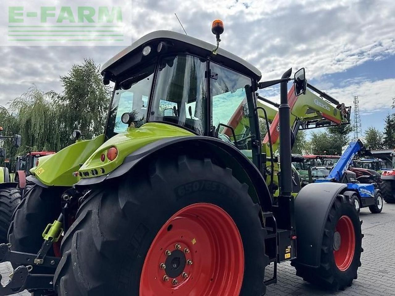 Tracteur agricole CLAAS arion 640 cis + quicke q65 CIS