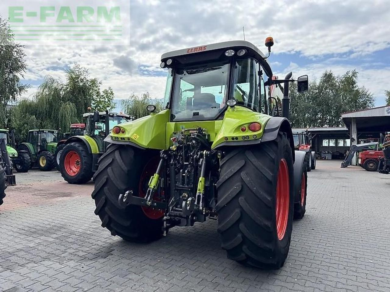 Tracteur agricole CLAAS arion 640 cis + quicke q65 CIS