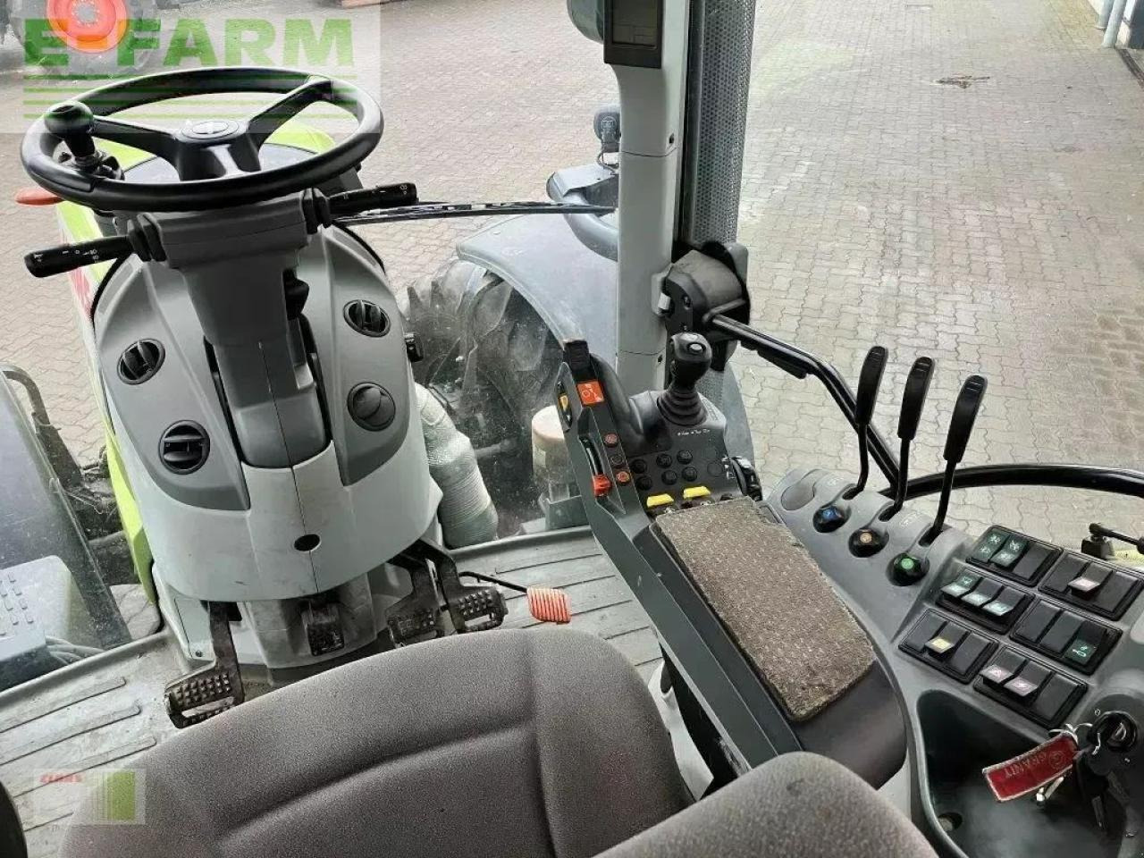 Tracteur agricole CLAAS arion 640 hexashift