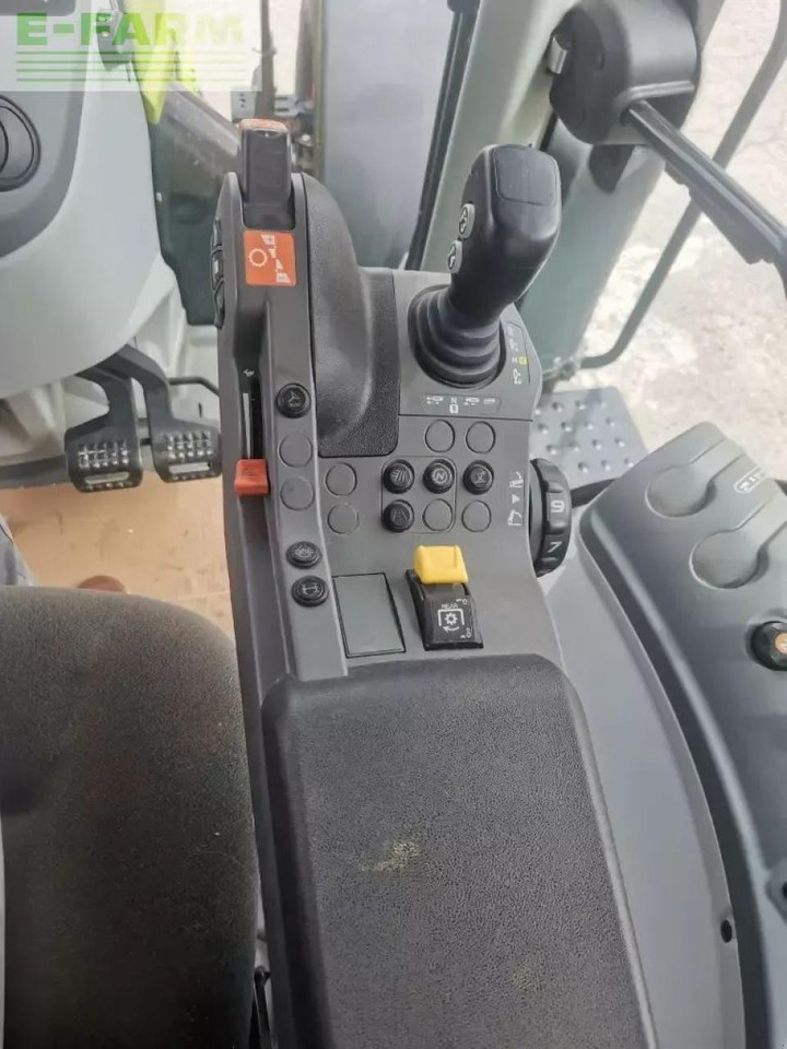 Tracteur agricole CLAAS arion 650