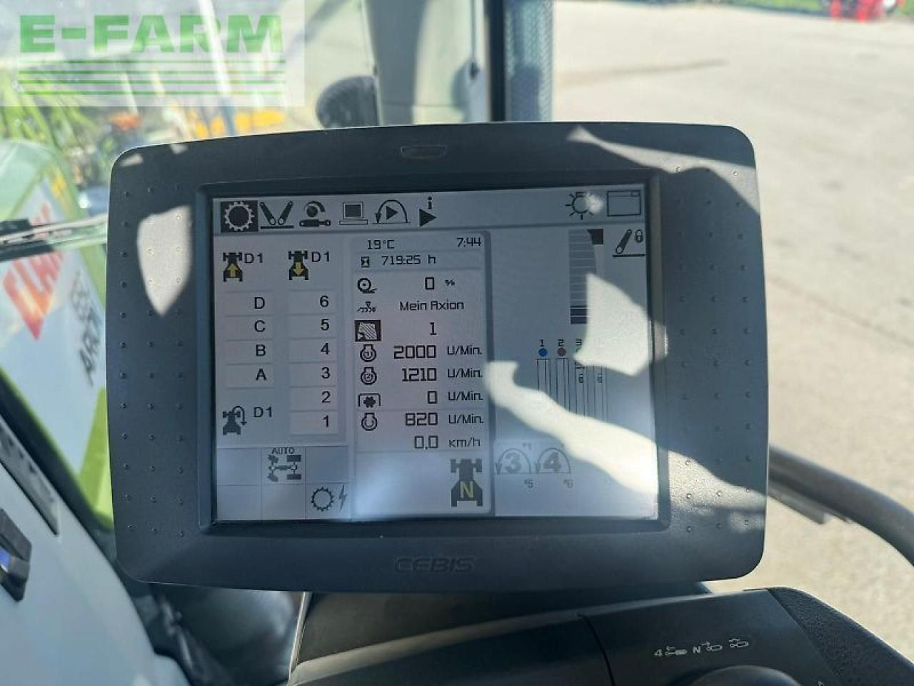 Tracteur agricole CLAAS arion 650