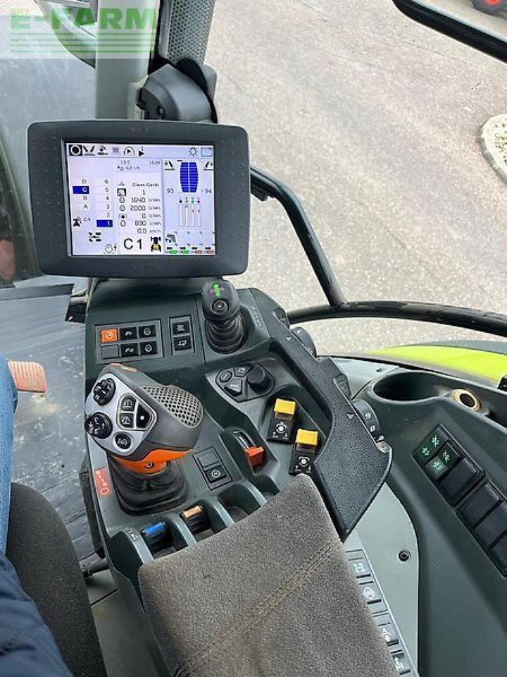 Tracteur agricole CLAAS arion 650