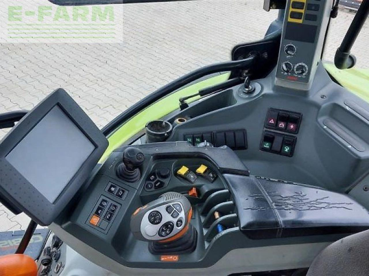 Tracteur agricole CLAAS arion 650
