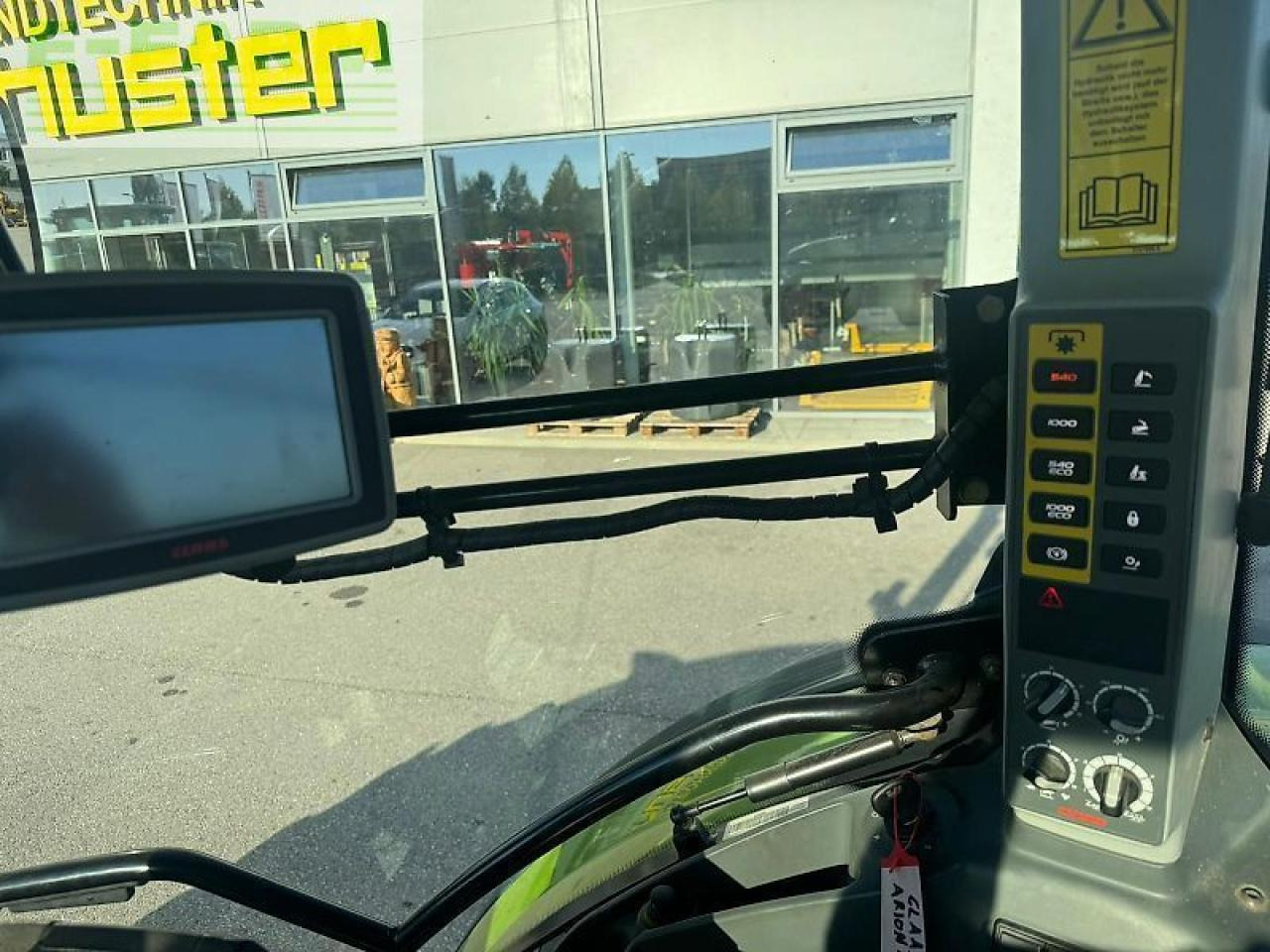 Tracteur agricole CLAAS arion 650