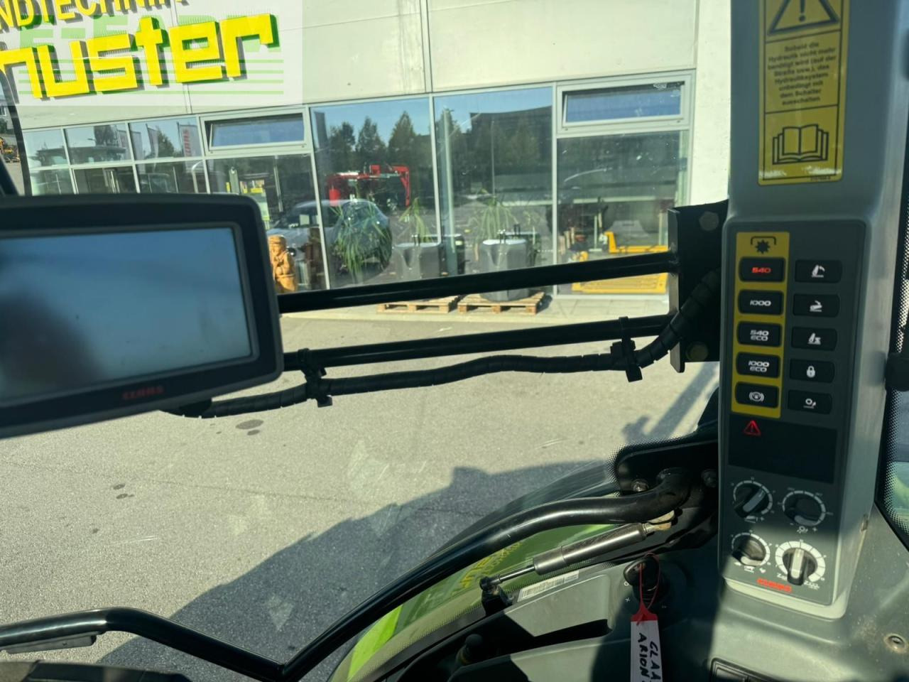 Tracteur agricole CLAAS arion 650