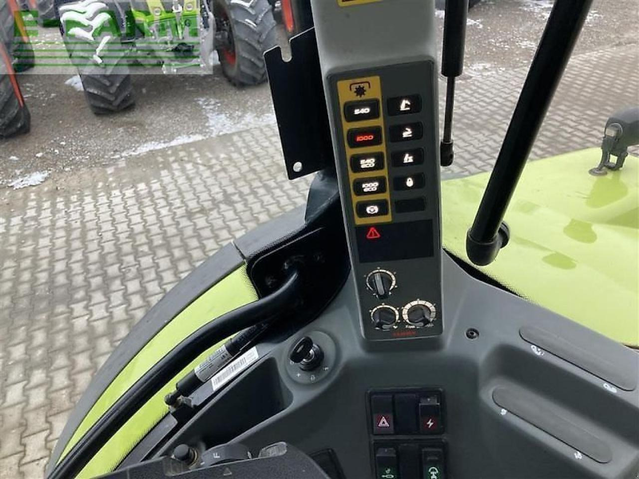 Tracteur agricole CLAAS arion 650 cebis CEBIS