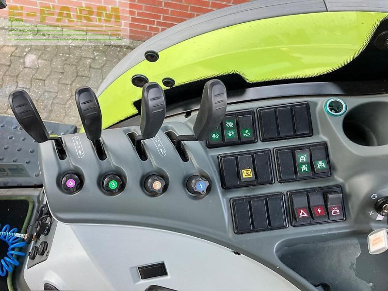 Tracteur agricole CLAAS arion 650 cis + fl140 CIS+