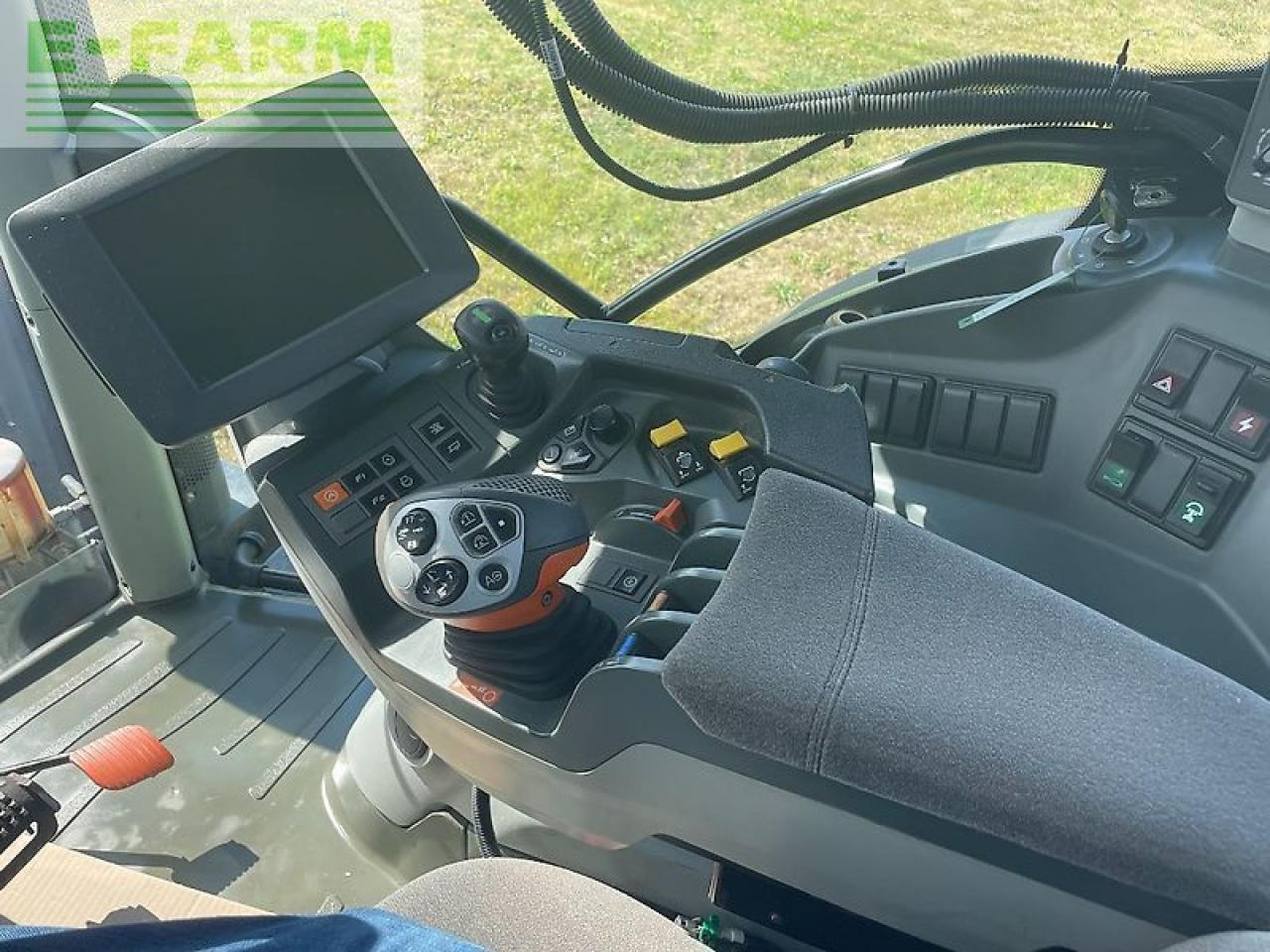 Tracteur agricole CLAAS arion 650 hexashift