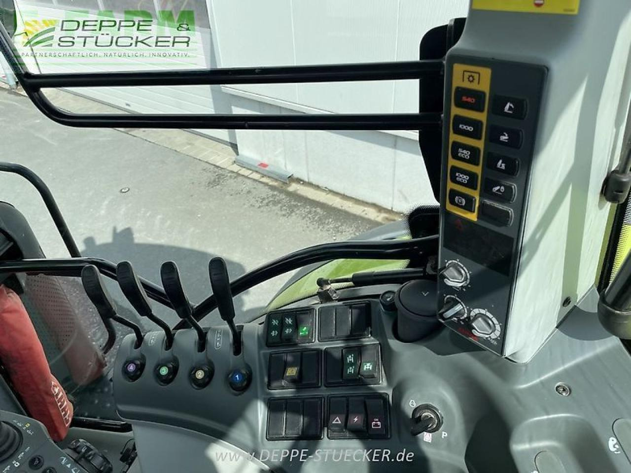 Tracteur agricole CLAAS arion 650 hexashift