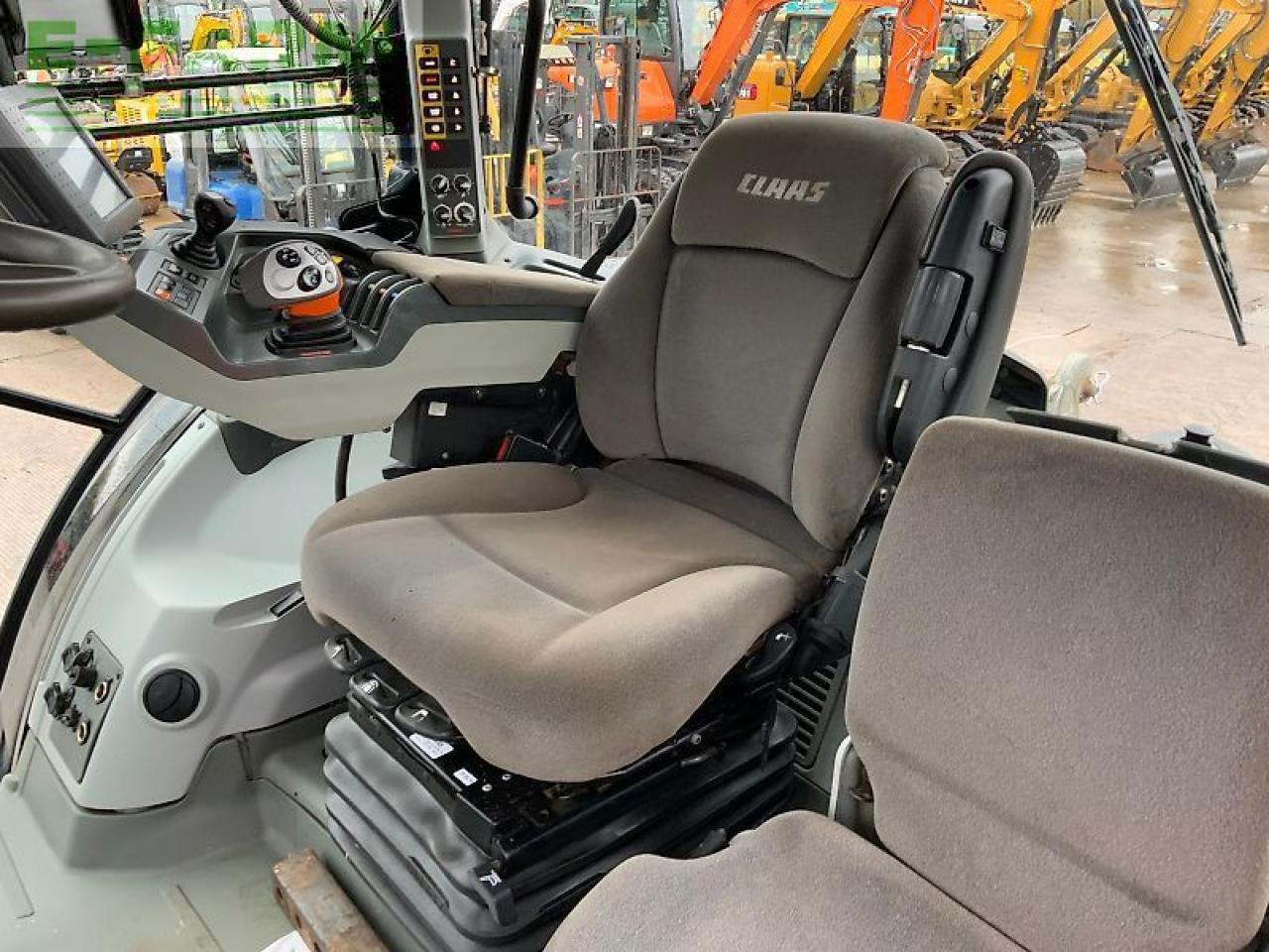 Tracteur agricole CLAAS arion 650 tractor (st24962)