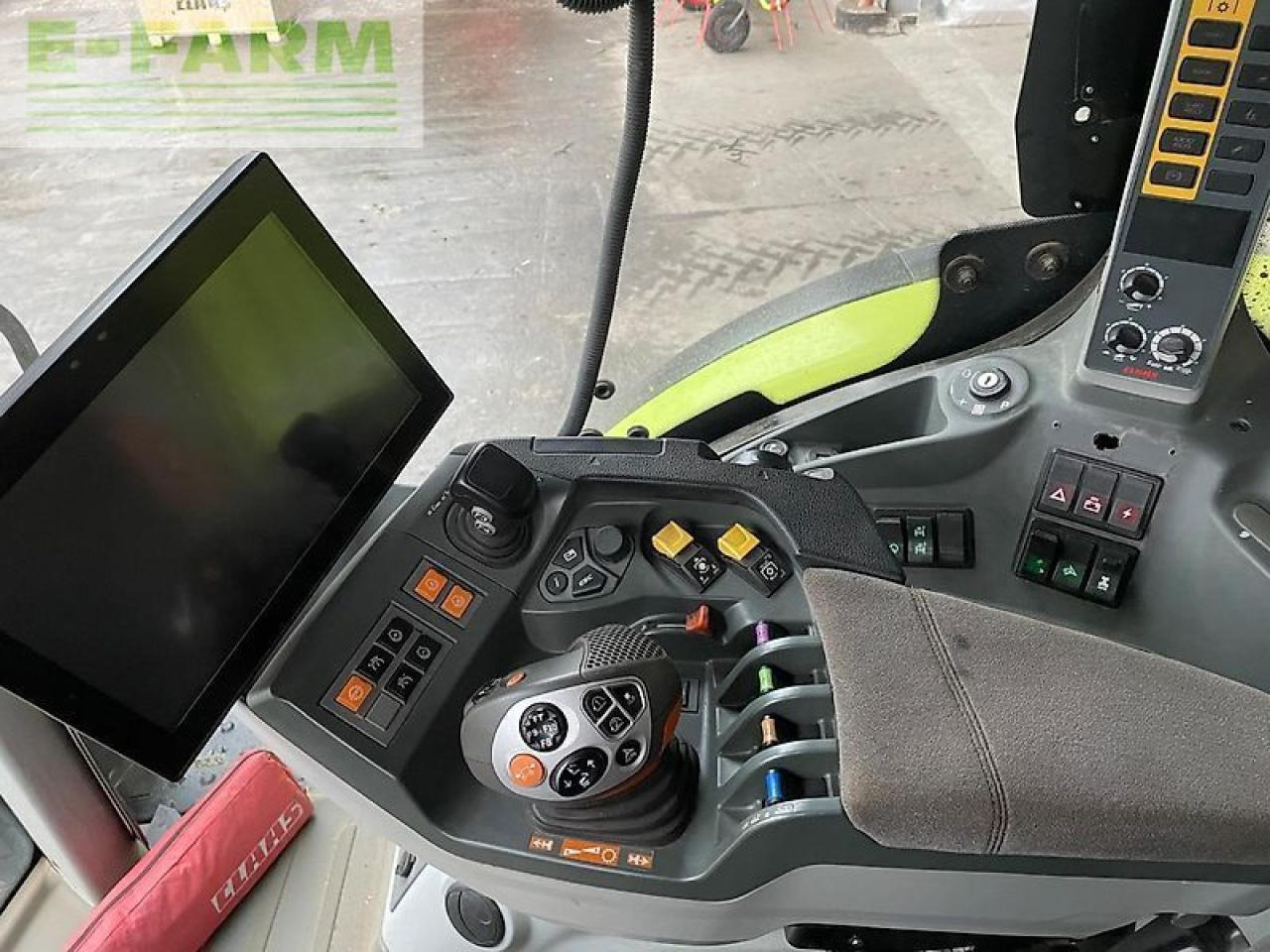 Tracteur agricole CLAAS arion 660