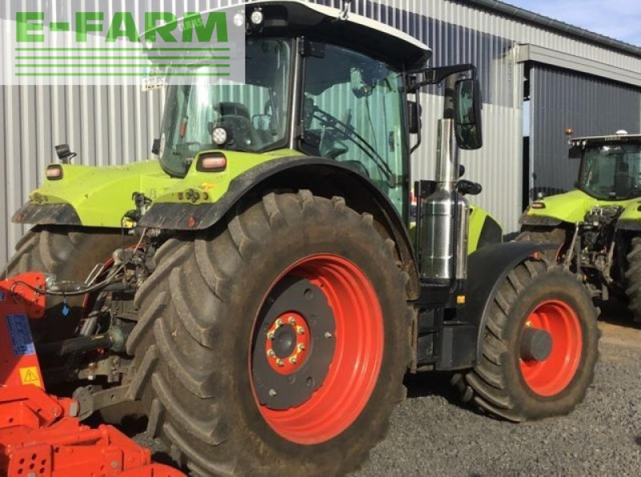 Tracteur agricole CLAAS arion 660