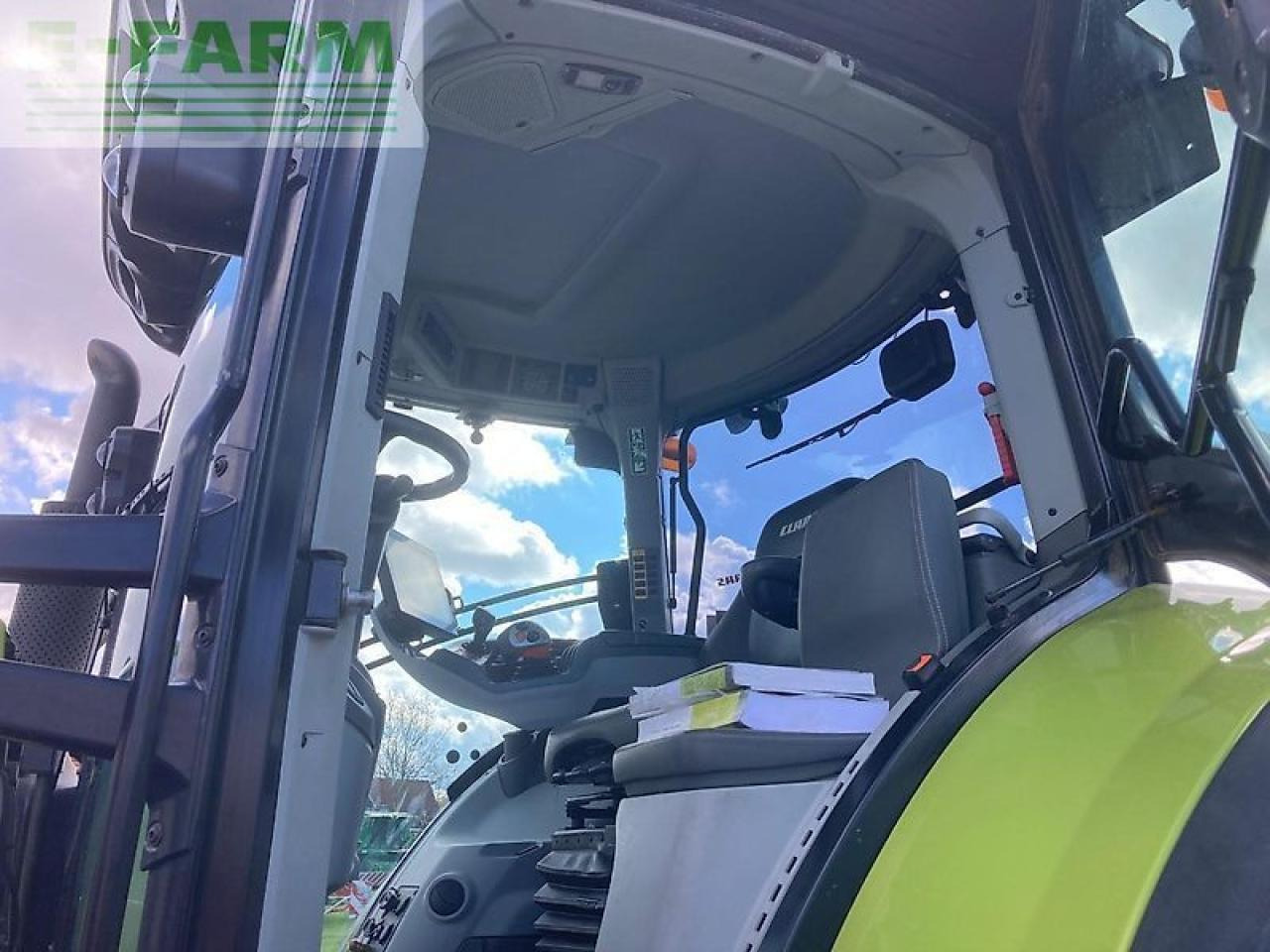 Tracteur agricole CLAAS arion 660 cmatic