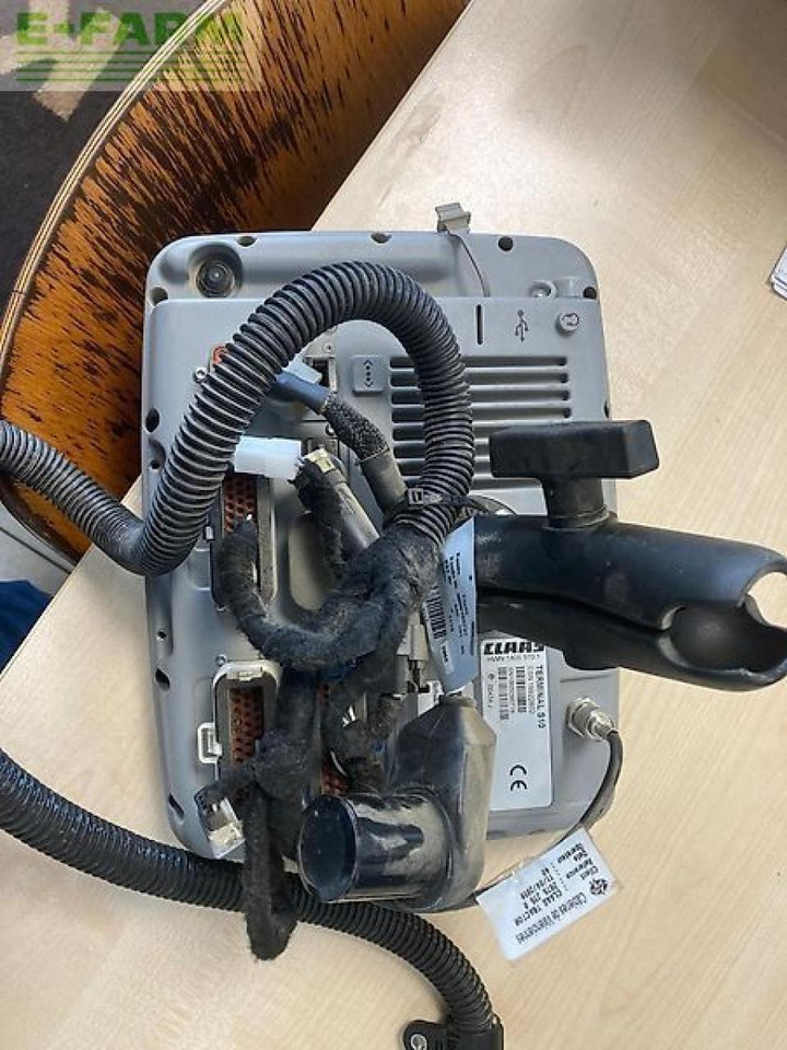 Tracteur agricole CLAAS arion 660 cmatic