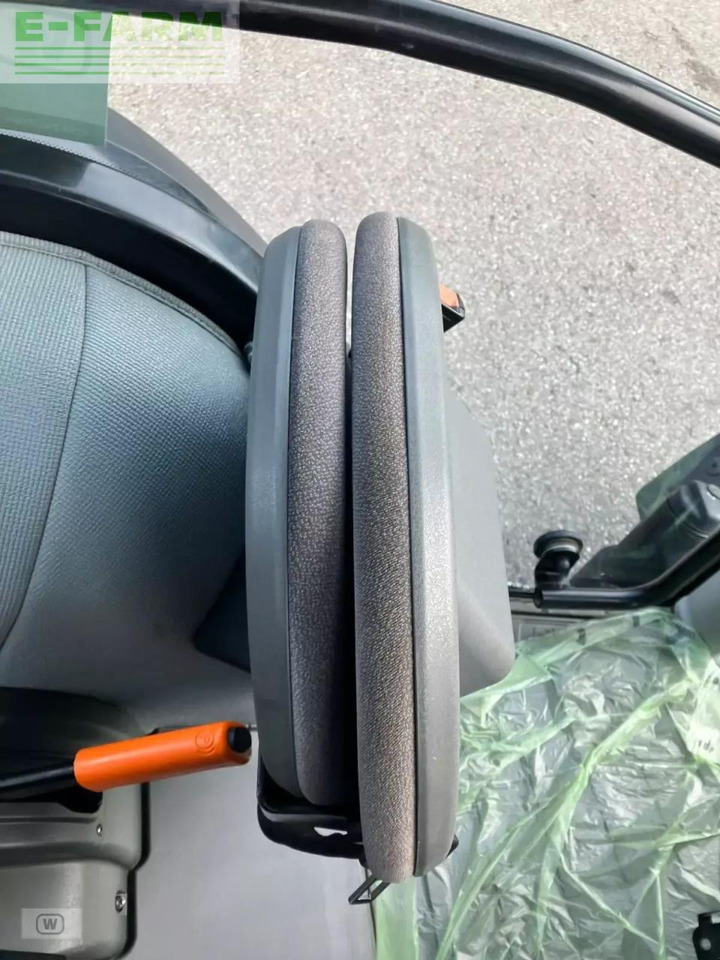 Tracteur agricole CLAAS atos 220