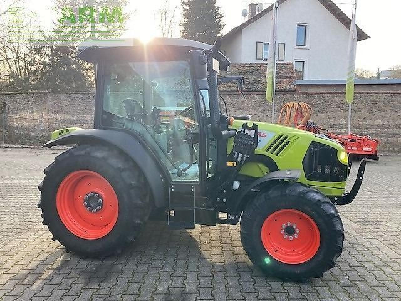 Tracteur agricole CLAAS atos 220