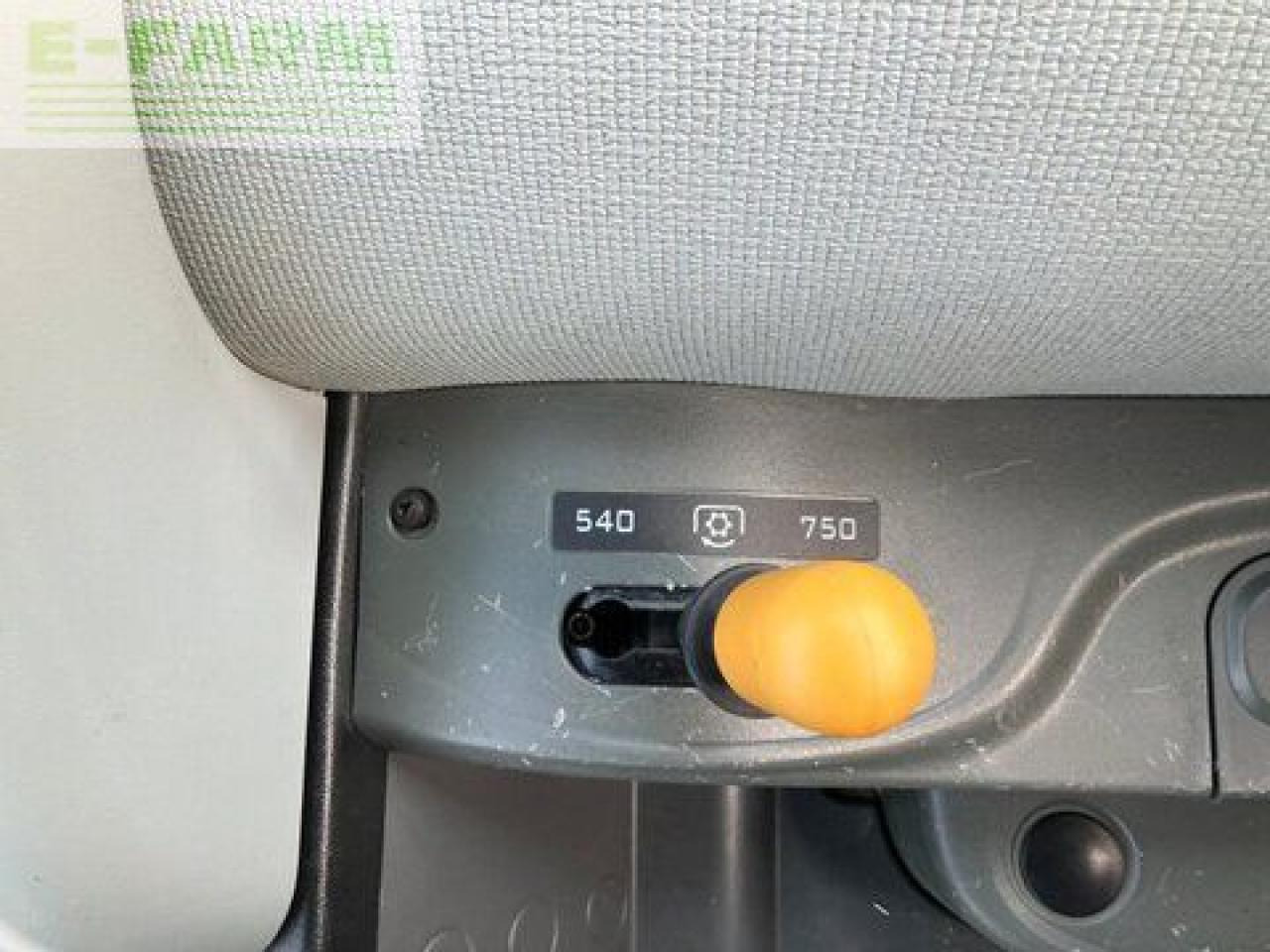 Tracteur agricole CLAAS atos 220