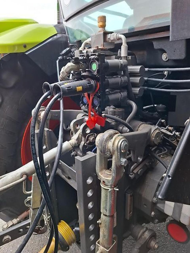 Tracteur agricole CLAAS atos 330 mit schneeschild/streuer