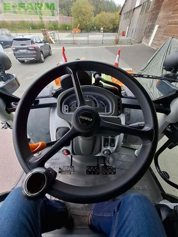 Tracteur agricole CLAAS atos 330 mit schneeschild/streuer