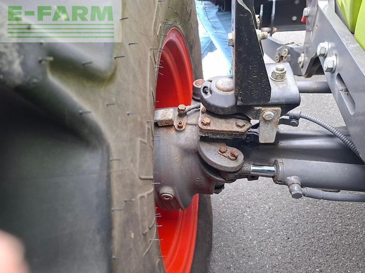 Tracteur agricole CLAAS atos 330 mit schneeschild/streuer