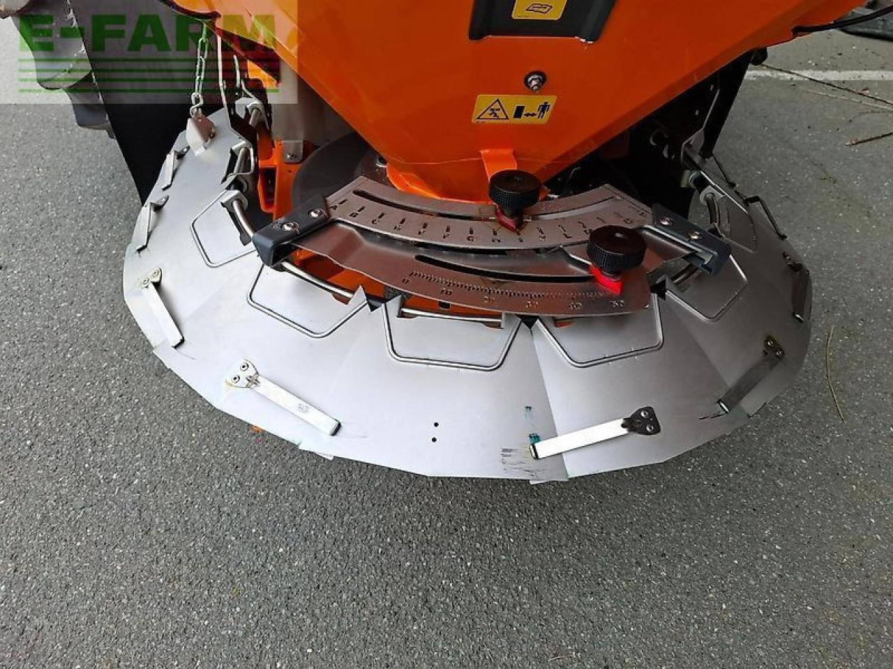 Tracteur agricole CLAAS atos 330 mit schneeschild/streuer