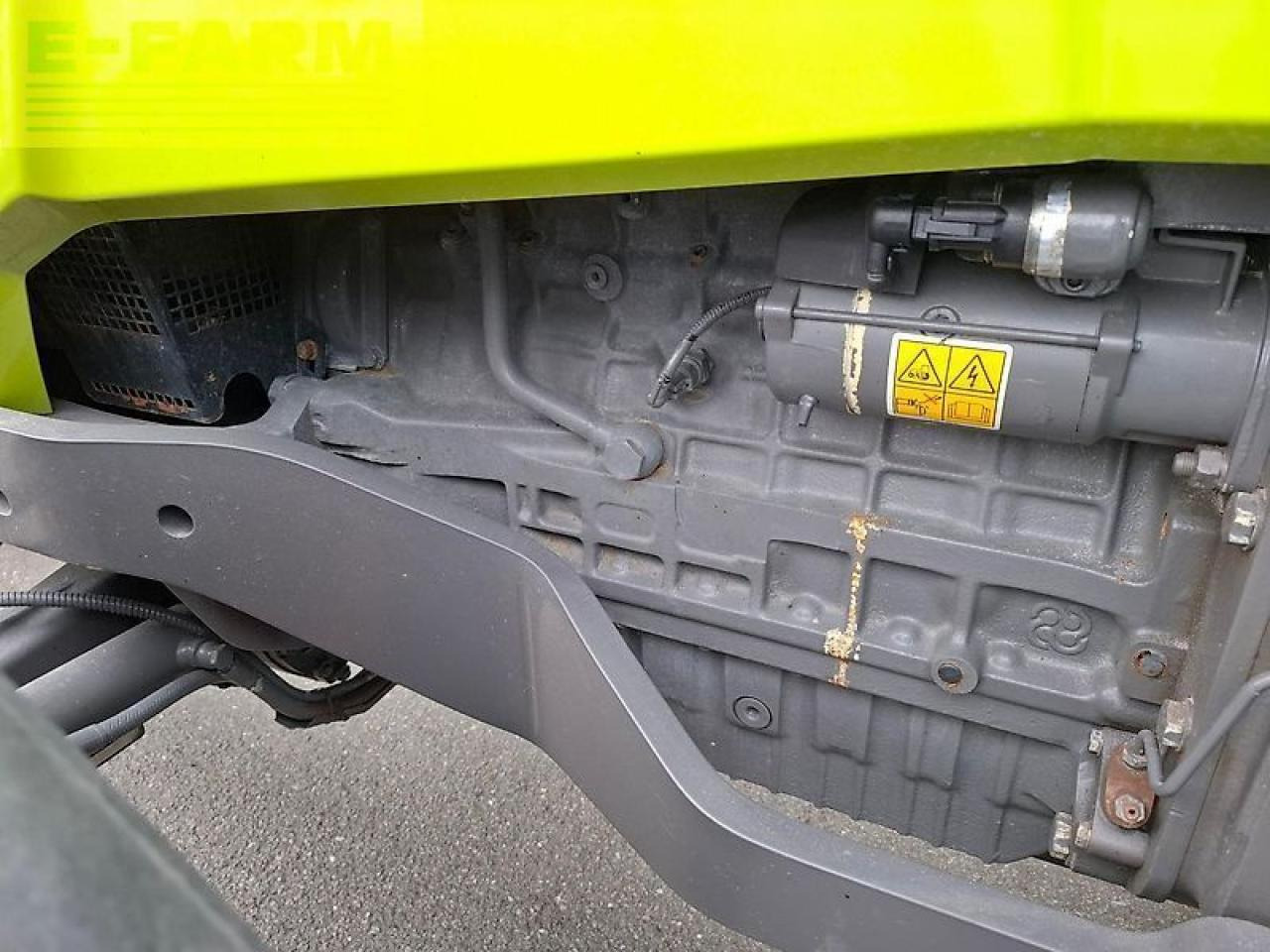 Tracteur agricole CLAAS atos 330 mit schneeschild/streuer