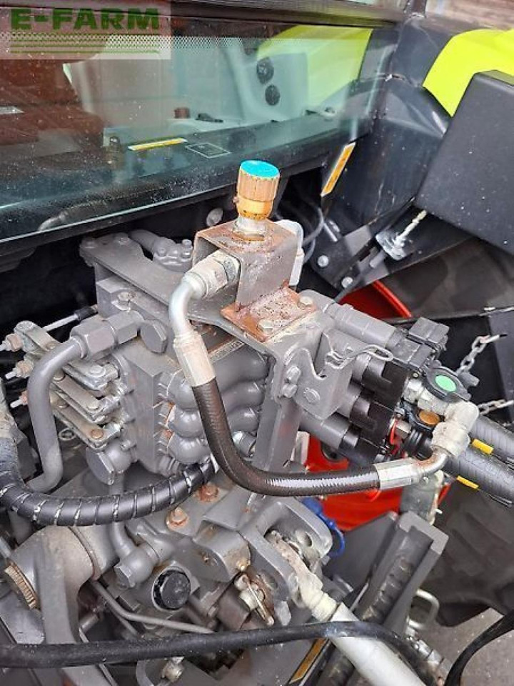 Tracteur agricole CLAAS atos 330 mit schneeschild/streuer