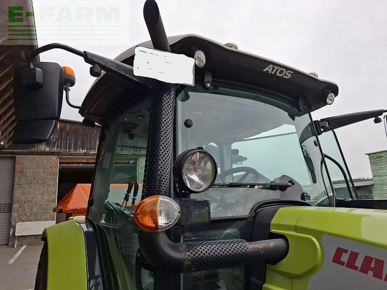 Tracteur agricole CLAAS atos 330 mit schneeschild/streuer