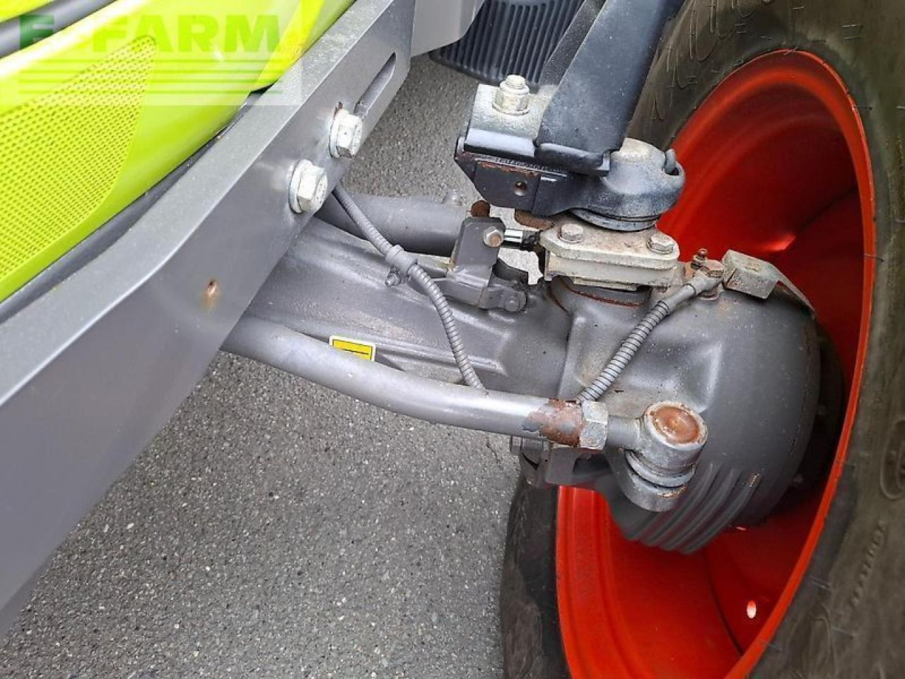 Tracteur agricole CLAAS atos 330 mit schneeschild/streuer