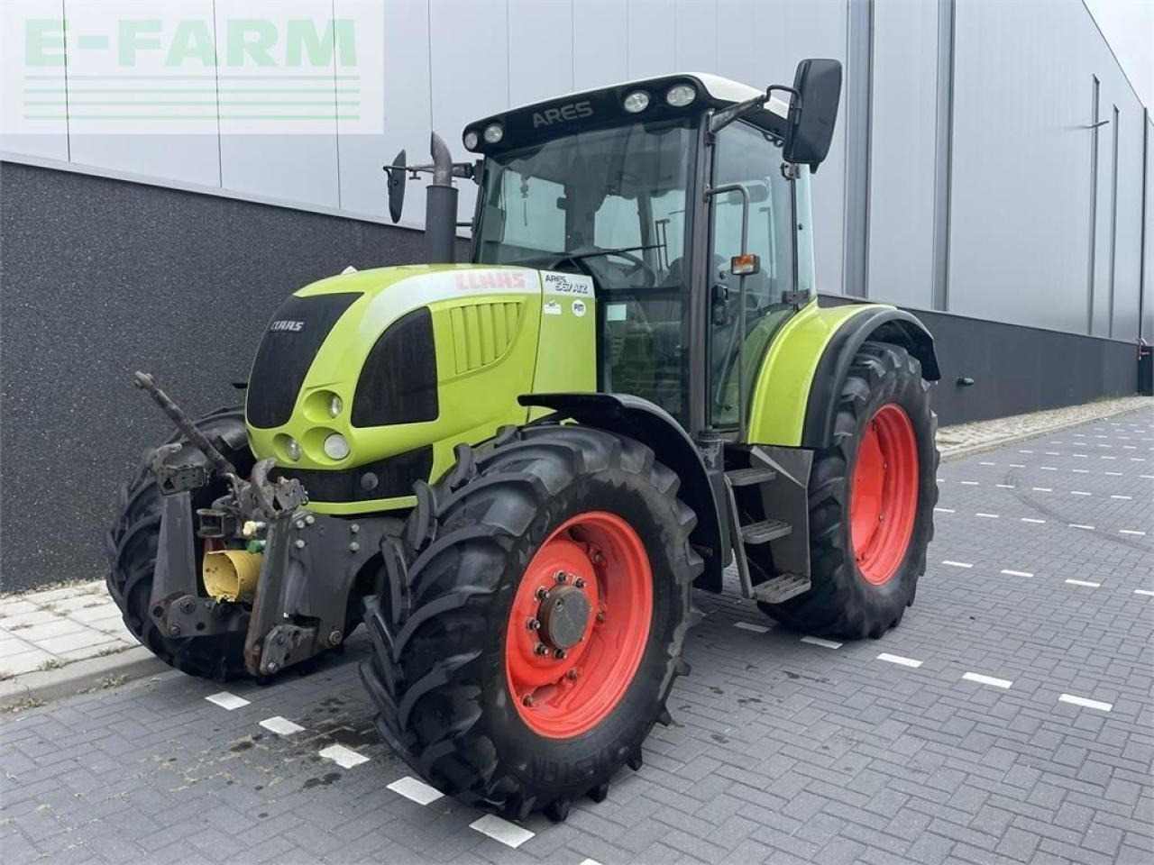 Tracteur agricole CLAAS atz 567