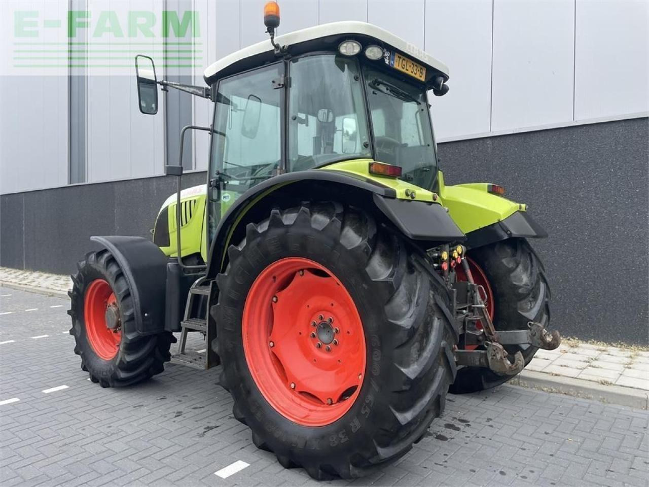 Tracteur agricole CLAAS atz 567