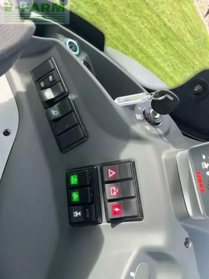 Tracteur agricole CLAAS axio 930