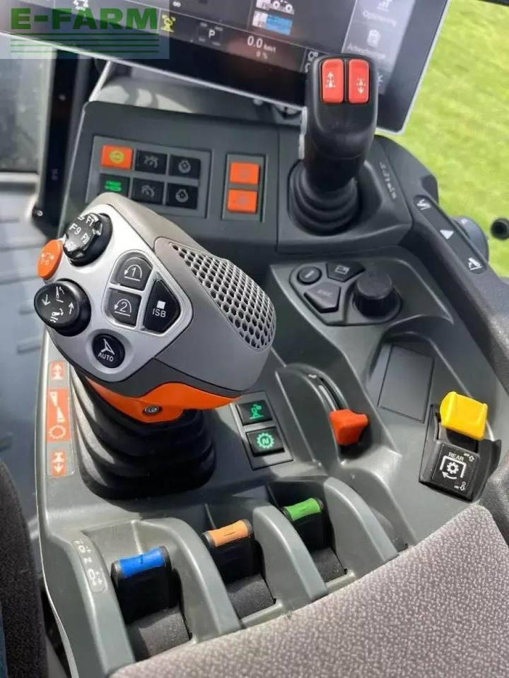 Tracteur agricole CLAAS axio 930