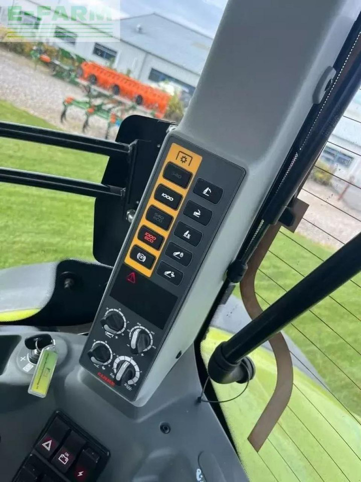 Tracteur agricole CLAAS axio 960