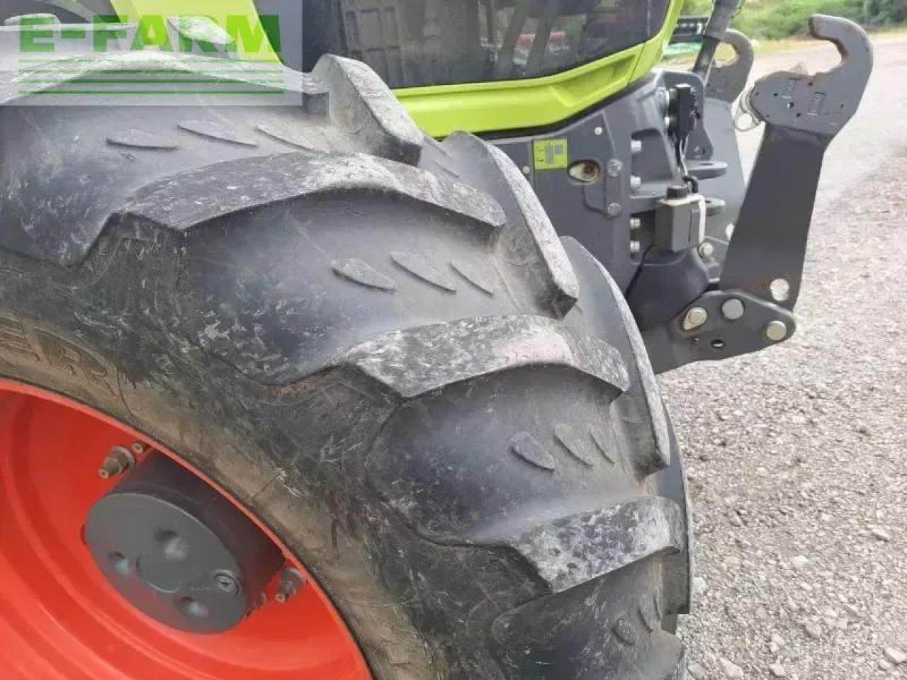 Tracteur agricole CLAAS axion 800