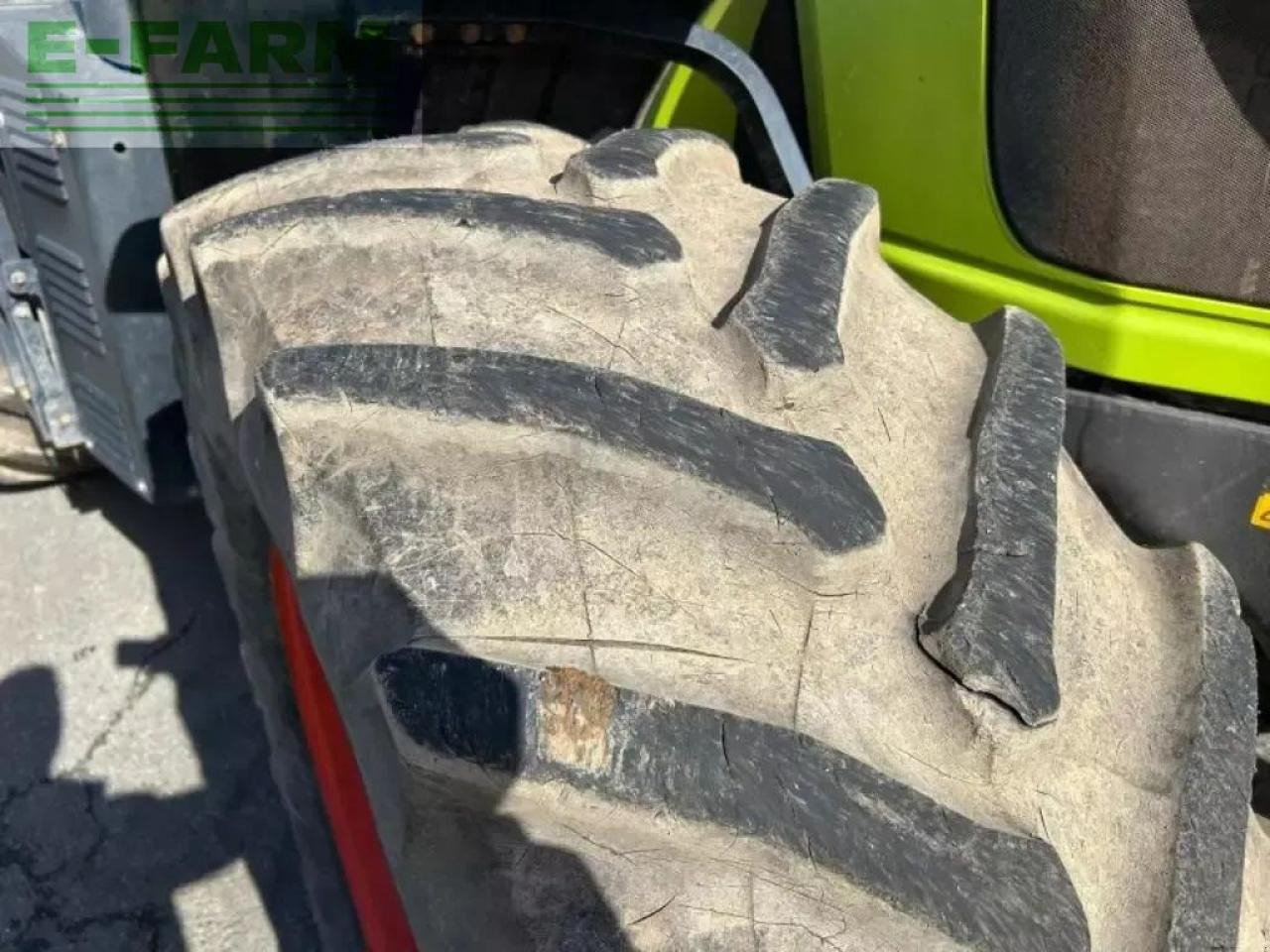 Tracteur agricole CLAAS axion 800