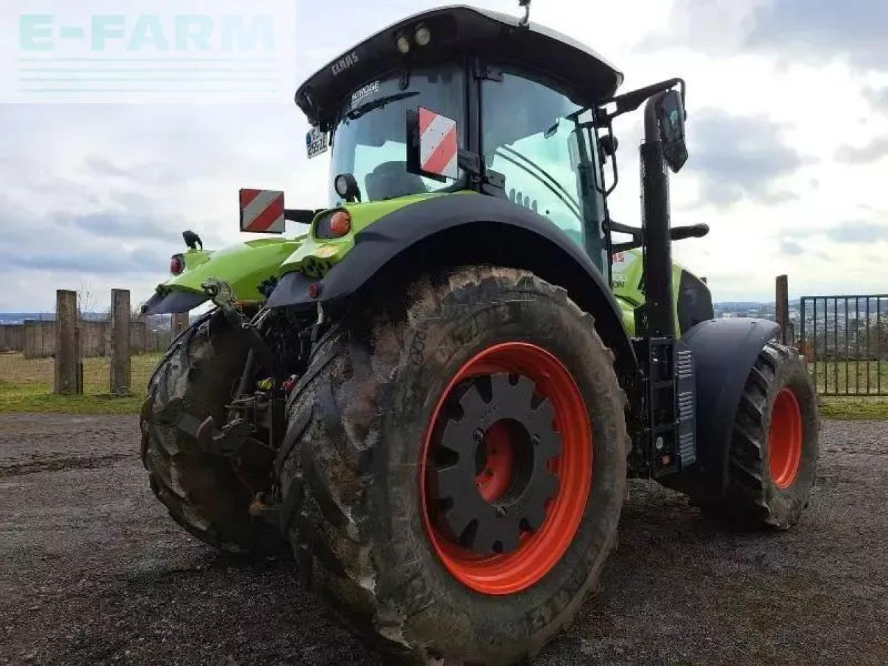 Tracteur agricole CLAAS axion 800