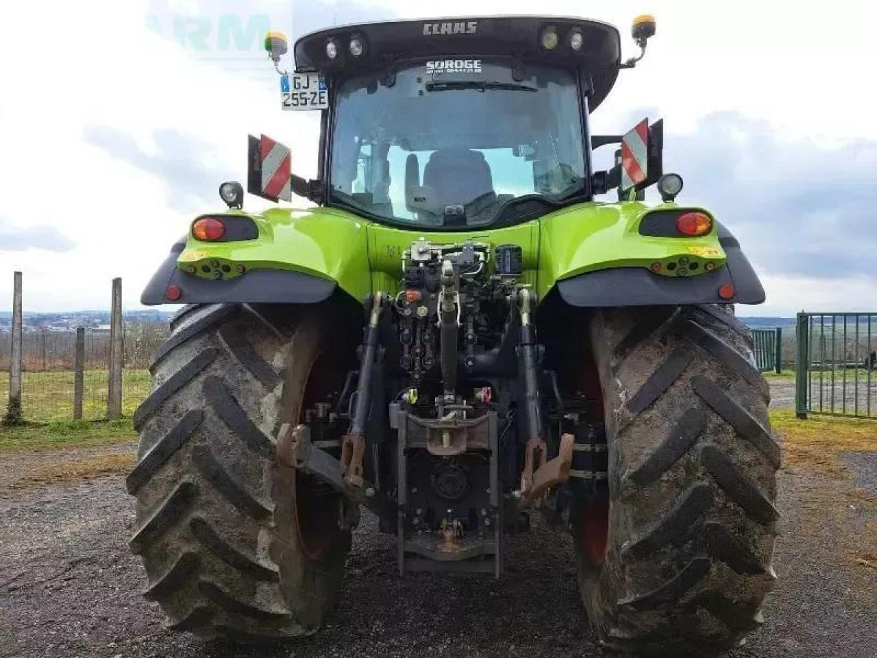 Tracteur agricole CLAAS axion 800