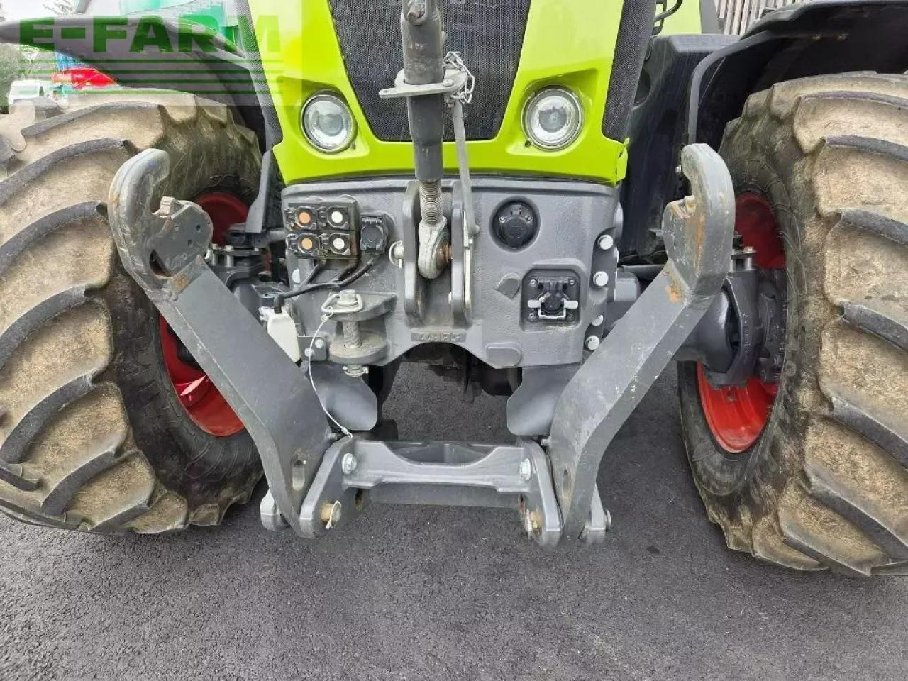 Tracteur agricole CLAAS axion 800