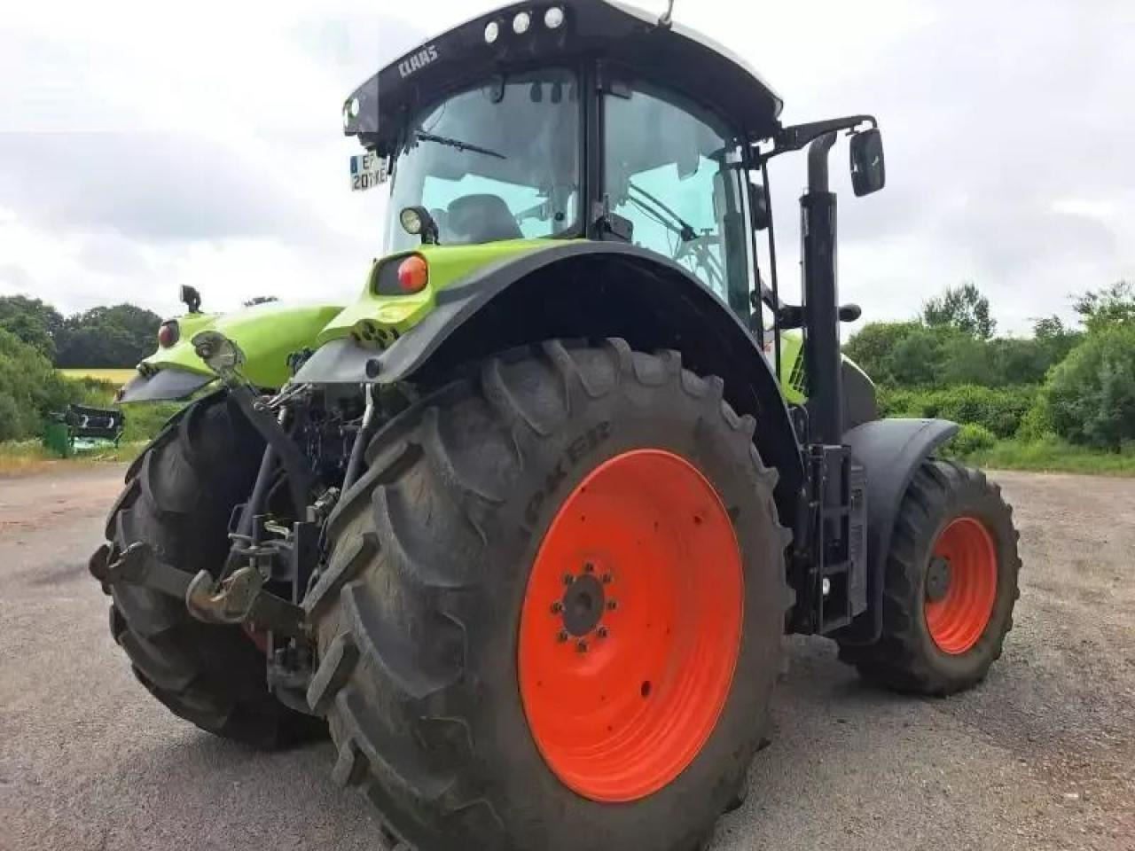 Tracteur agricole CLAAS axion 800