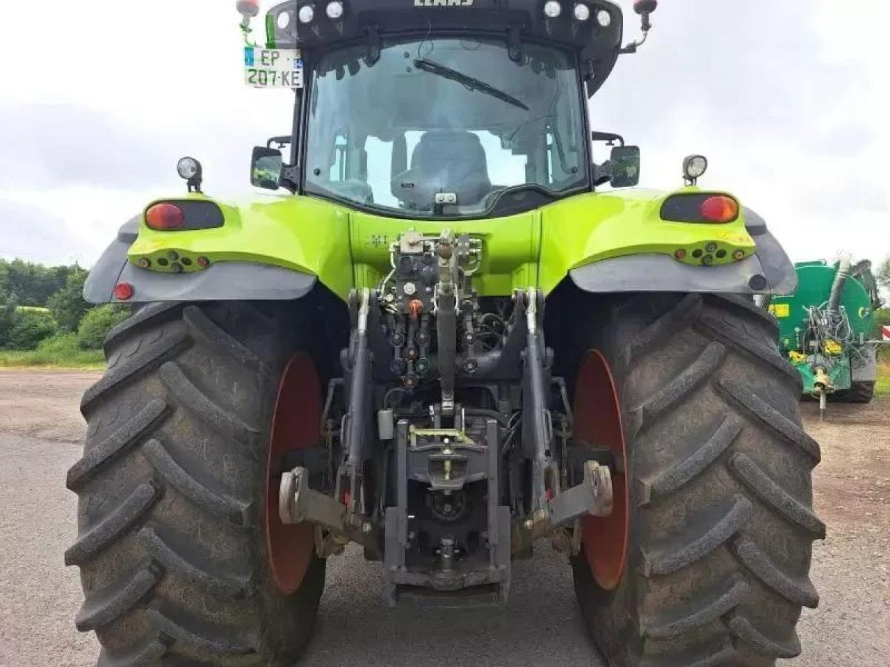 Tracteur agricole CLAAS axion 800