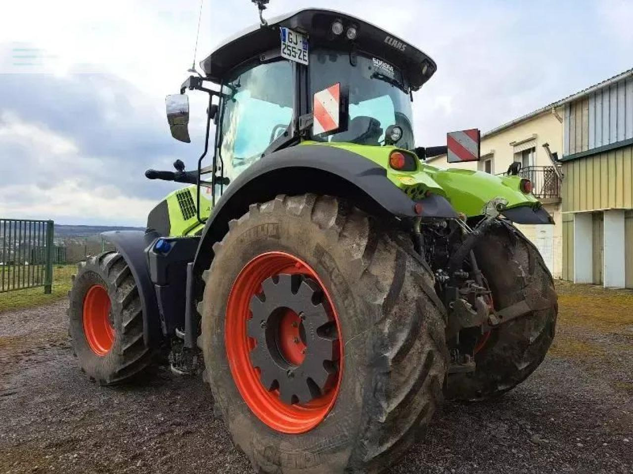 Tracteur agricole CLAAS axion 800