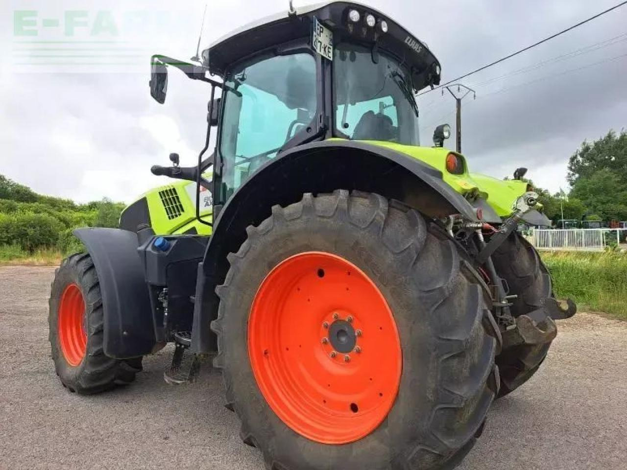 Tracteur agricole CLAAS axion 800