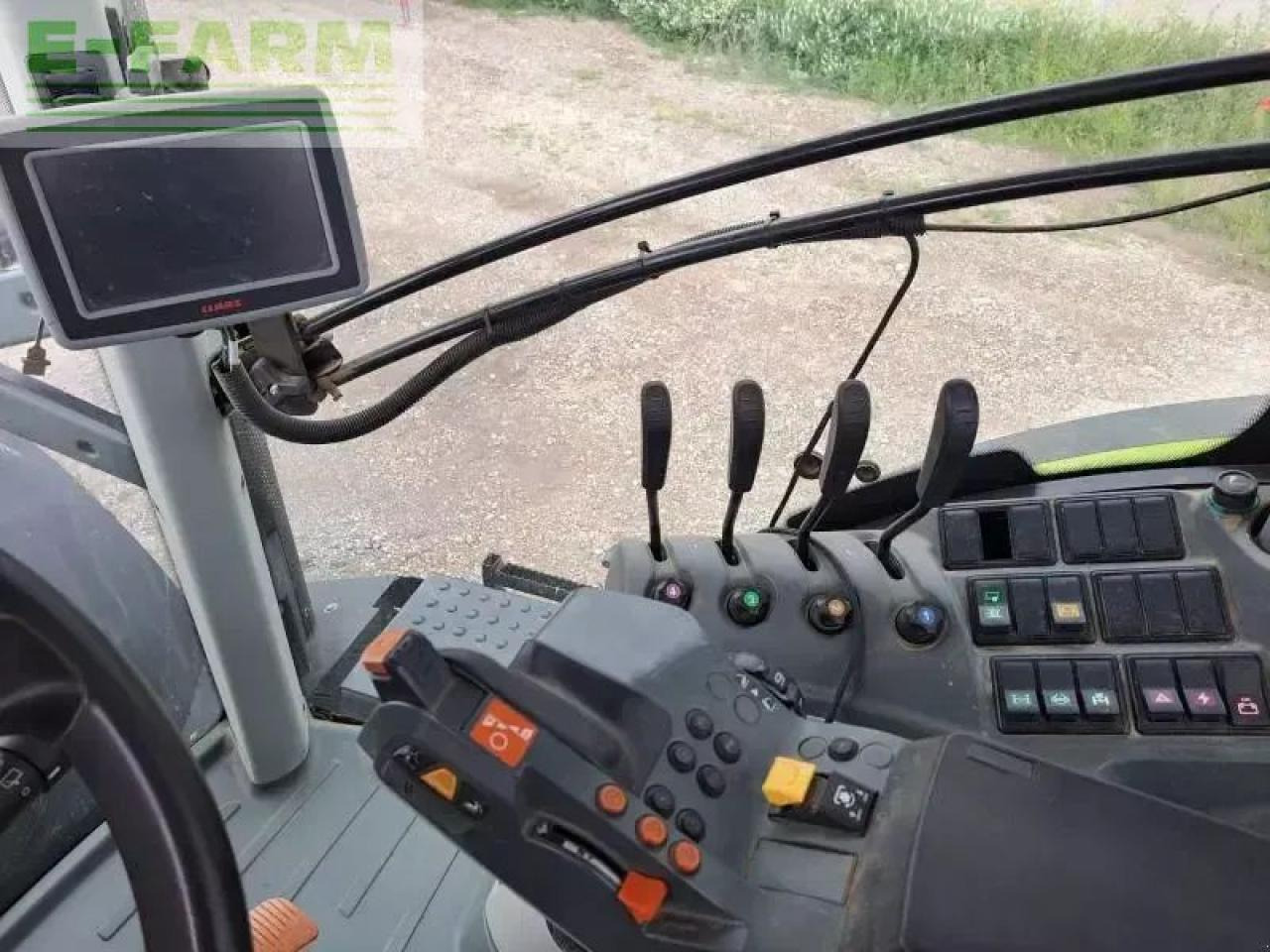 Tracteur agricole CLAAS axion 800