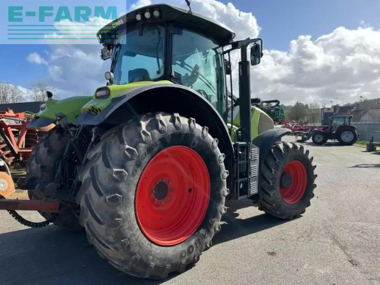 Tracteur agricole CLAAS axion 800