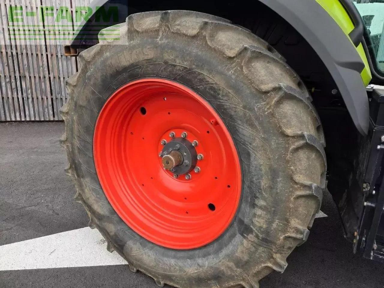 Tracteur agricole CLAAS axion 800